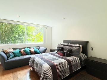 Casa remodelada con terraza y jardín en La  Herradura
