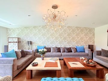 Casa remodelada con terraza y jardín en La  Herradura