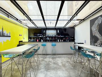 Casa remodelada con terraza y jardín en La  Herradura