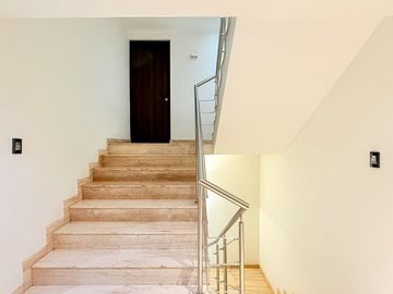 Casa remodelada con terraza y jardín en La  Herradura
