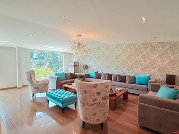 Casa remodelada con terraza y jardín en La  Herradura