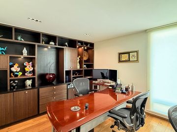 Casa remodelada con terraza y jardín en La  Herradura