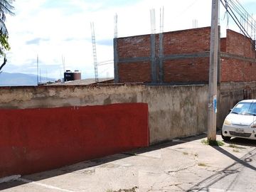 Cd Oaxaca por Escaleras del Fortin vendo  gran  casa para terminar