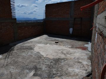 Cd Oaxaca por Escaleras del Fortin vendo  gran  casa para terminar