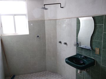 Cd Oaxaca por Escaleras del Fortin vendo  gran  casa para terminar