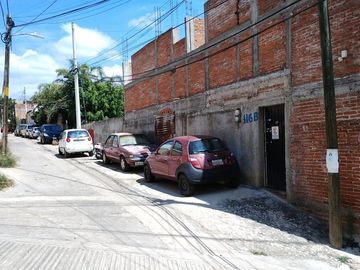 Cd Oaxaca por Escaleras del Fortin vendo  gran  casa para terminar