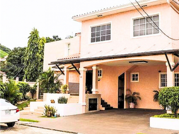 VENDO CASA DE ESQUINA CON PISCINA EN ALTOS DE PANAMA (6)