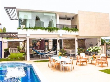 VENDO CASA DE ESQUINA CON PISCINA EN ALTOS DE PANAMA (6)