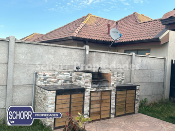 Casa en Venta en Valles del Country, a pasos de la Plaza de la Independencia y Colegio Las Rastras