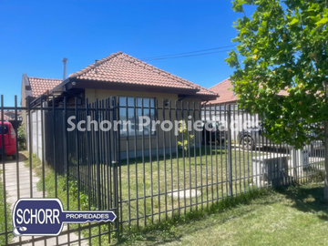 Casa en Venta en Valles del Country, a pasos de la Plaza de la Independencia y Colegio Las Rastras