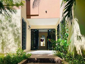 CASA EN VENTA EN ESQUINA| EN MERIDA, A DOS CALLES DE PASEO MONTEJO