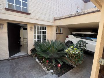 Casa en venta en Lomas de Tecamachalco