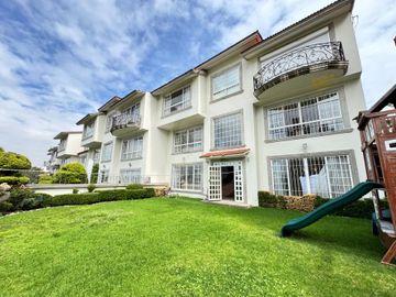 Casa en condominio en venta en Bosques de las Lomas