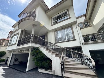 Casa en condominio en venta en Bosques de las Lomas