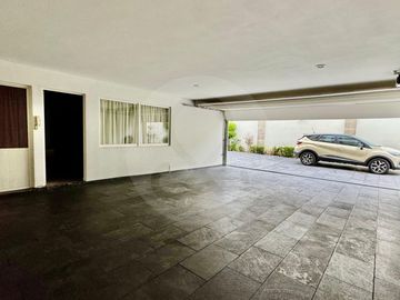Casa en condominio en venta en Bosques de las Lomas
