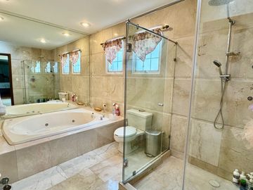 Casa en condominio en venta en Bosques de las Lomas