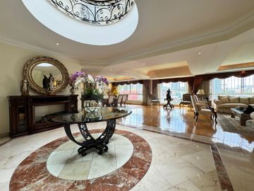 Casa en condominio en venta en Bosques de las Lomas