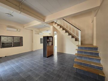 3 Bedroom Townhouse for sale in Tha Raeng, Bangkok