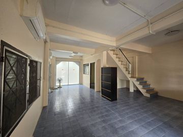 3 Bedroom Townhouse for sale in Tha Raeng, Bangkok