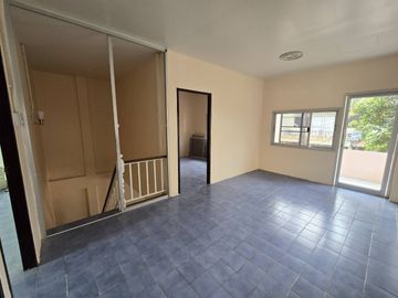 3 Bedroom Townhouse for sale in Tha Raeng, Bangkok