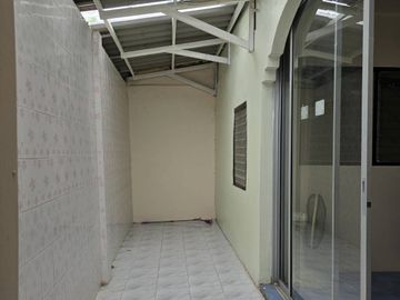 3 Bedroom Townhouse for sale in Tha Raeng, Bangkok
