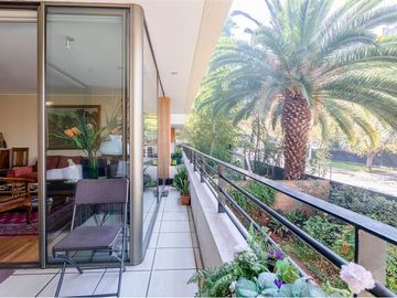 Duplex con Jardín en Vitacura, 5 Dormitorios,.