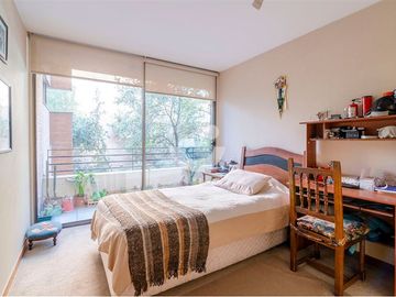 Duplex con Jardín en Vitacura, 5 Dormitorios,.