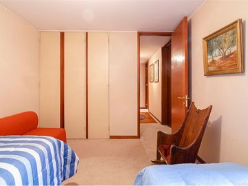 Duplex con Jardín en Vitacura, 5 Dormitorios,.