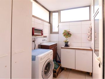 Duplex con Jardín en Vitacura, 5 Dormitorios,.