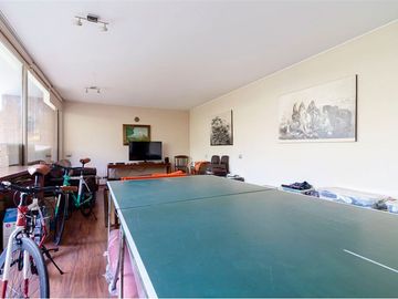 Duplex con Jardín en Vitacura, 5 Dormitorios,.