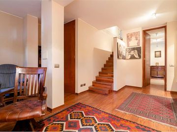 Duplex con Jardín en Vitacura, 5 Dormitorios,.