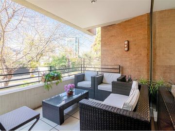 Duplex con Jardín en Vitacura, 5 Dormitorios,.