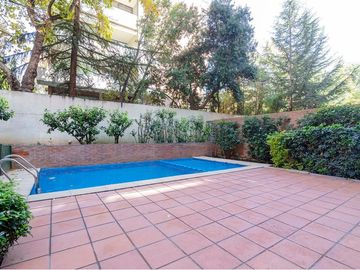 Duplex con Jardín en Vitacura, 5 Dormitorios,.