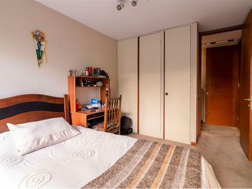 Duplex con Jardín en Vitacura, 5 Dormitorios,.