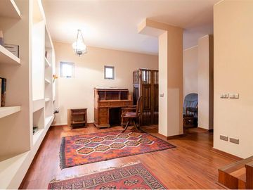 Duplex con Jardín en Vitacura, 5 Dormitorios,.