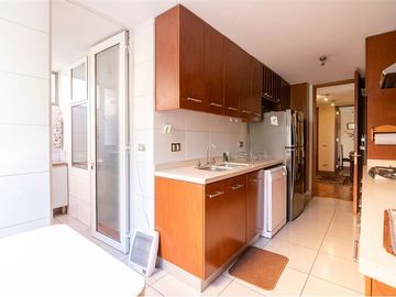 Duplex con Jardín en Vitacura, 5 Dormitorios,.
