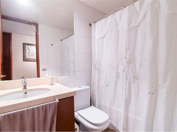 Duplex con Jardín en Vitacura, 5 Dormitorios,.