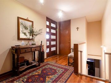 Duplex con Jardín en Vitacura, 5 Dormitorios,.