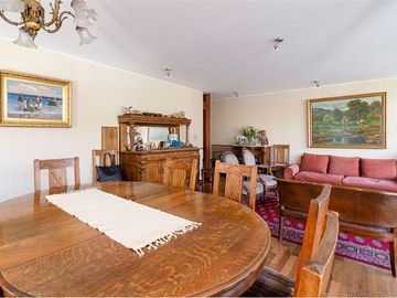 Duplex con Jardín en Vitacura, 5 Dormitorios,.