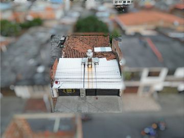 LOCAL MEDIANERO AMPLIO EN VENTA PARA ESTRENAR EN EL CENTRO DE YUMBO
