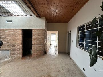LOCAL MEDIANERO AMPLIO EN VENTA PARA ESTRENAR EN EL CENTRO DE YUMBO