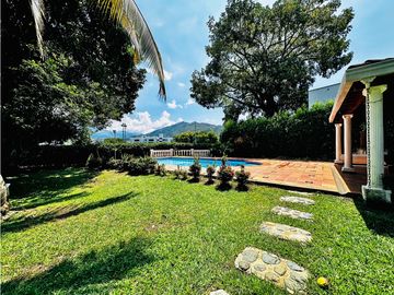 En Venta Finca de recreo en San Jerónimo, amplia piscina y zona verde!