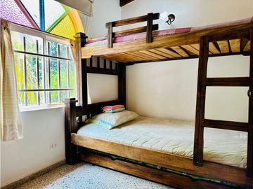 En Venta Finca de recreo en San Jerónimo, amplia piscina y zona verde!