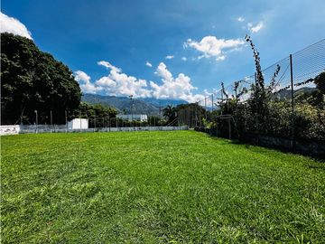 En Venta Finca de recreo en San Jerónimo, amplia piscina y zona verde!