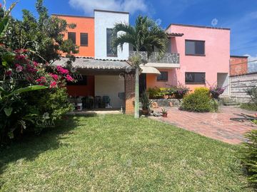 Venta casa en Fraccionamiento lomas Tetela, Cuernavaca - V349