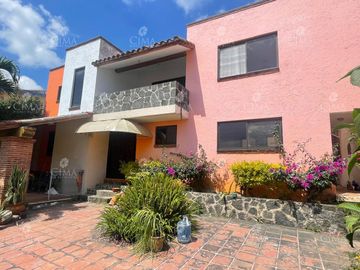 Venta casa en Fraccionamiento lomas Tetela, Cuernavaca - V349