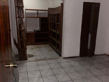 Se Vende Casa en Jardines del Country  para remodelar.