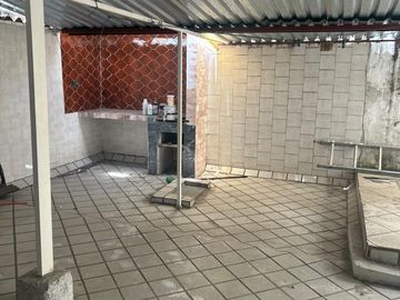 Se Vende Casa en Jardines del Country  para remodelar.
