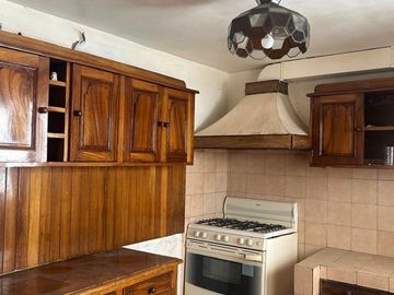 Se Vende Casa en Jardines del Country  para remodelar.