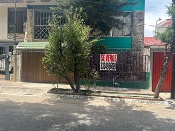 Se Vende Casa en Jardines del Country  para remodelar.
